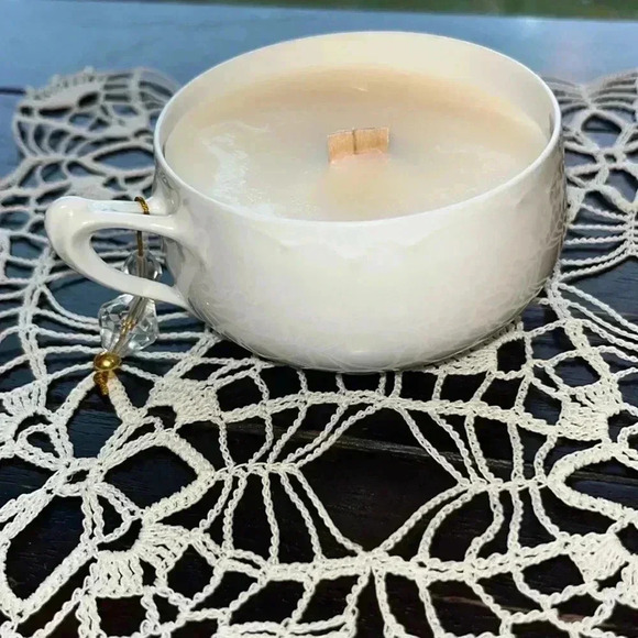 Hand Poured SoyCandle Upcycled Vintage Cup and Vintage Glass Bead Charm “Winter” - Picture 4 of 9